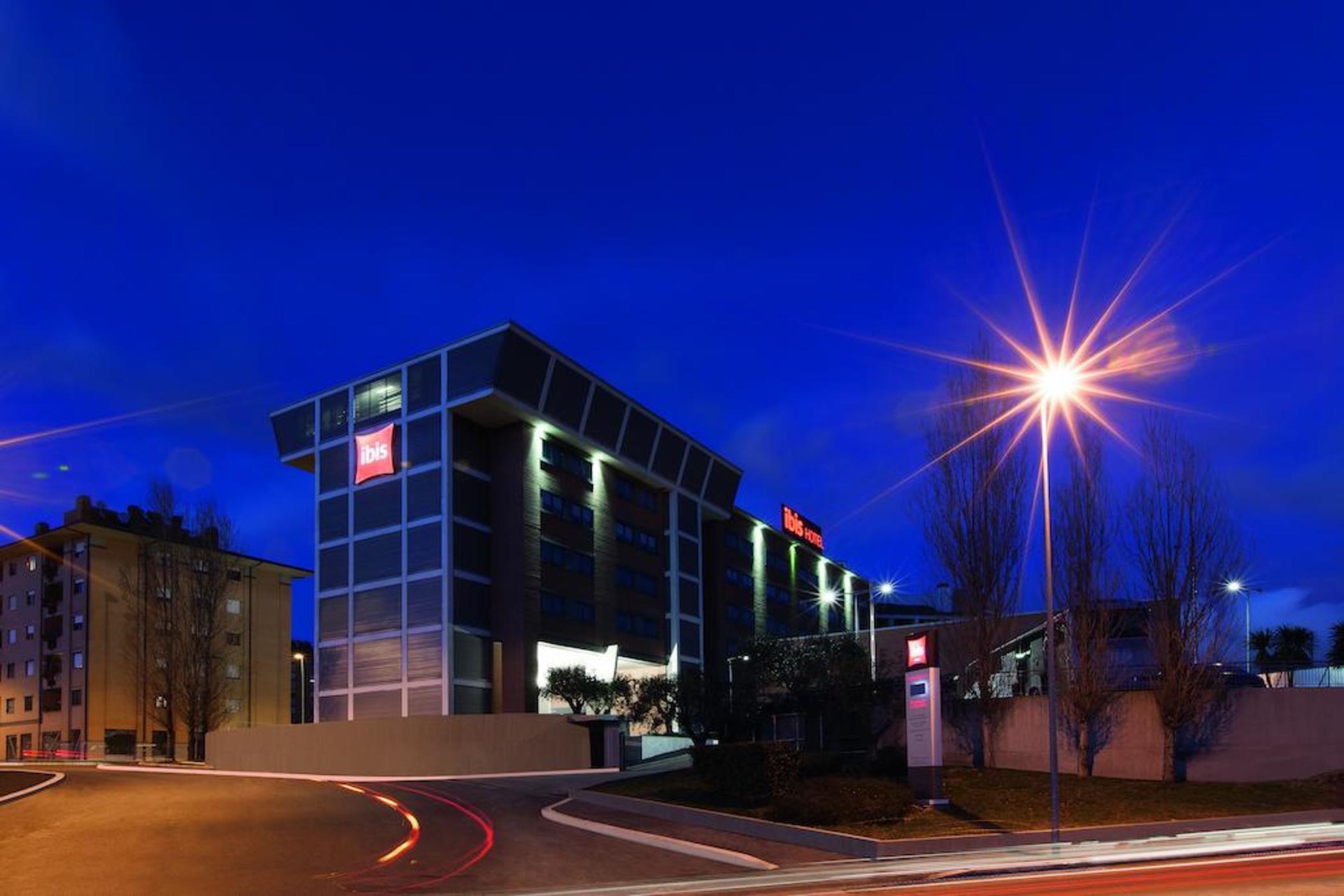 Hotel Ibis Roma Fiera Zewnętrze zdjęcie