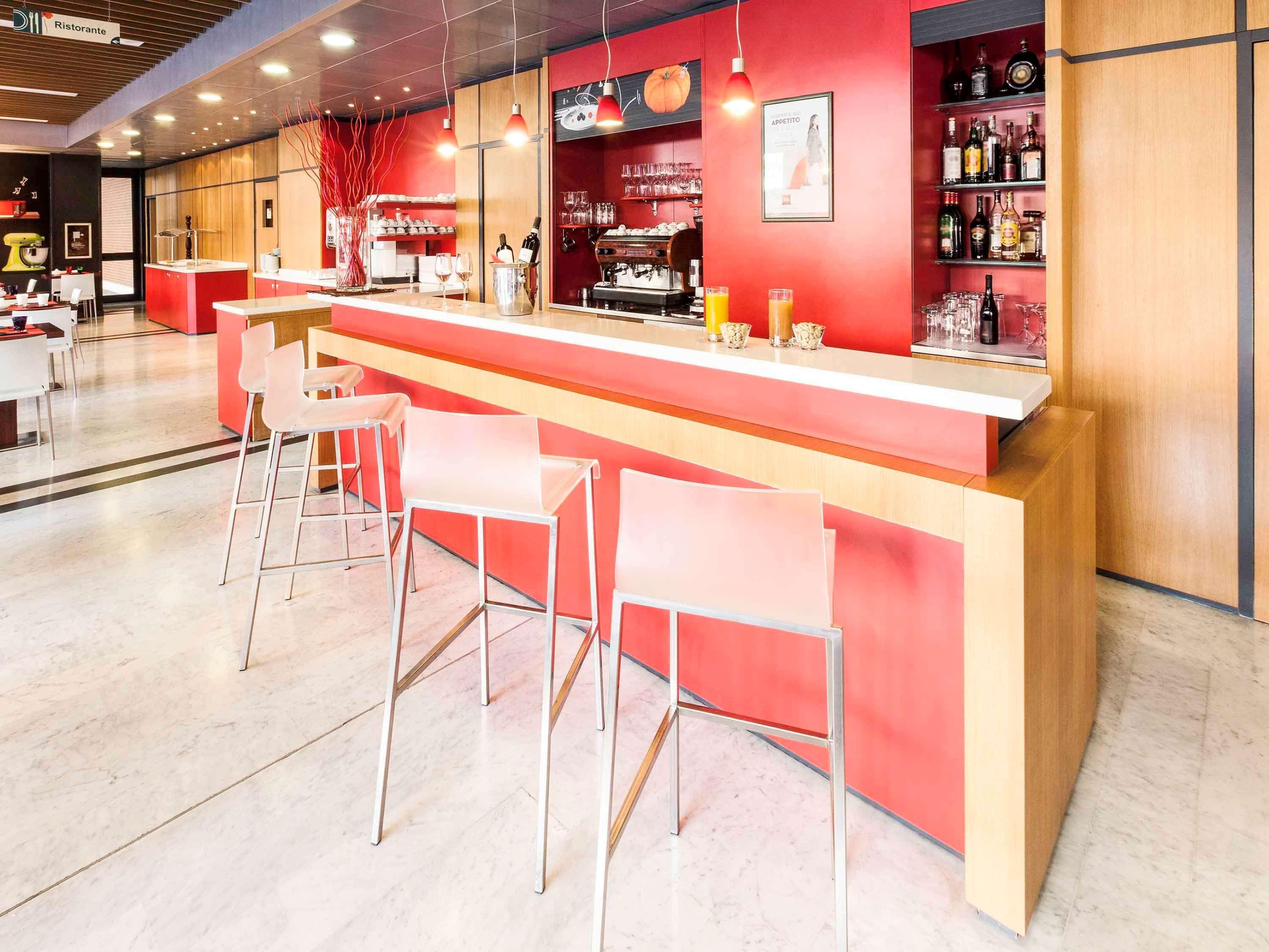 Hotel Ibis Roma Fiera Zewnętrze zdjęcie