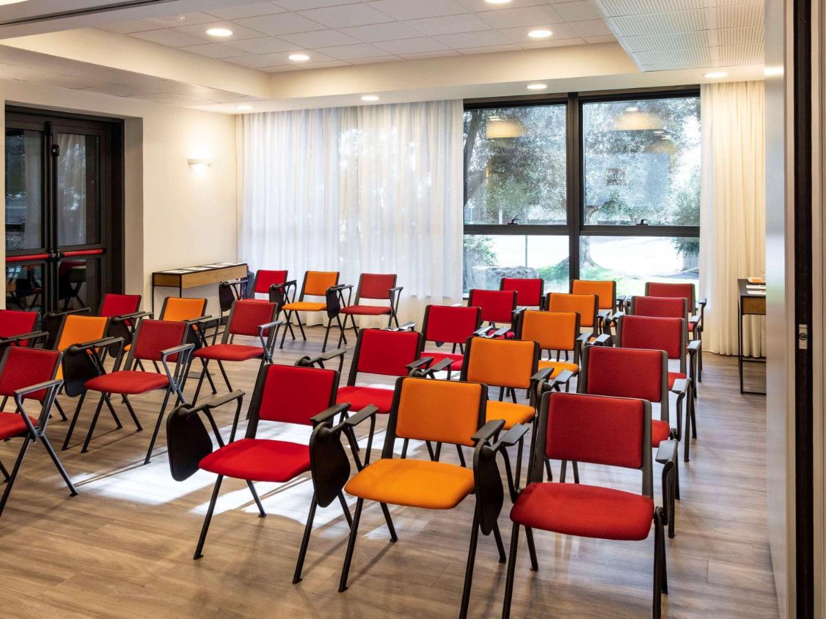 Hotel Ibis Roma Fiera Zewnętrze zdjęcie