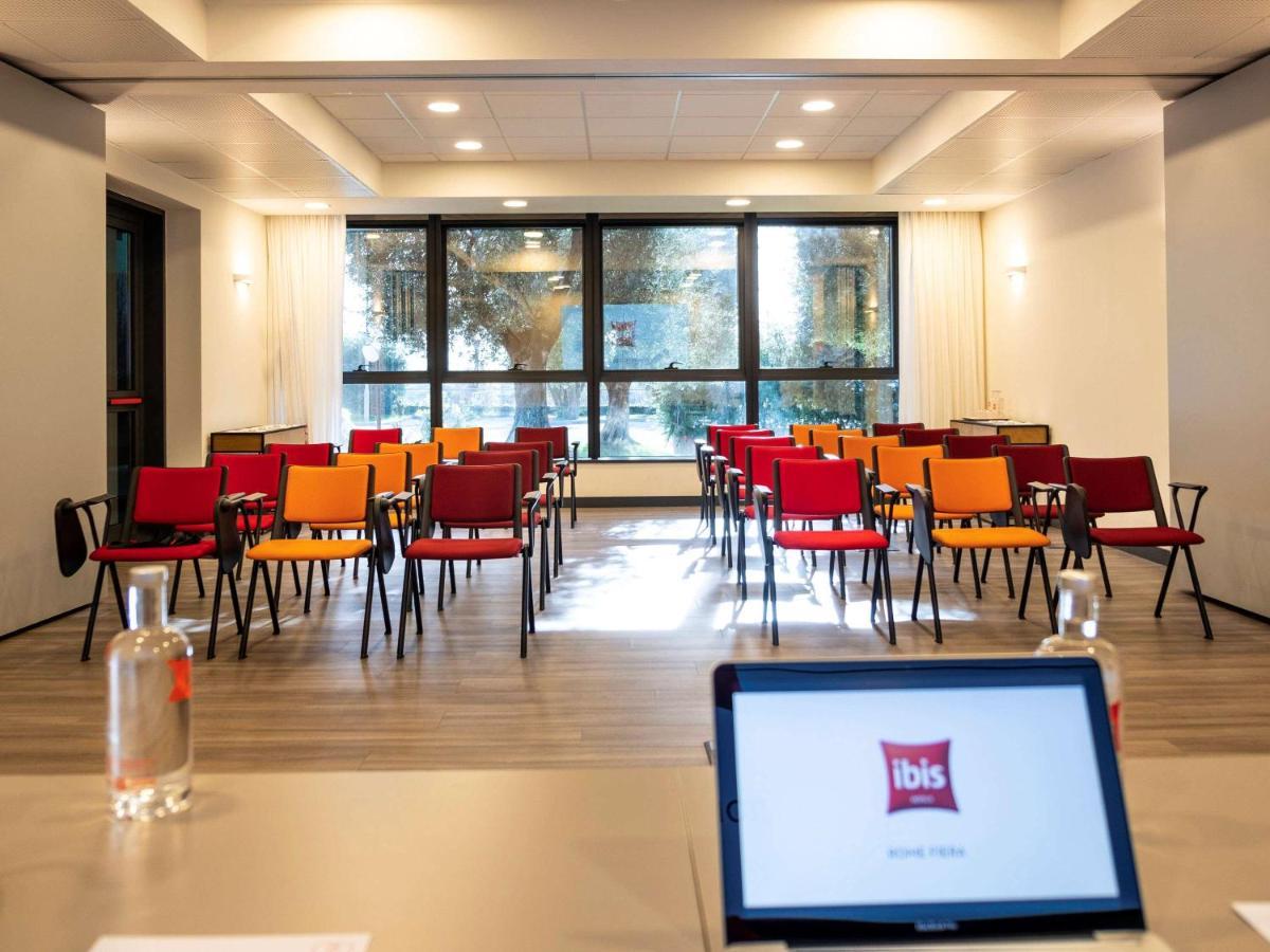 Hotel Ibis Roma Fiera Zewnętrze zdjęcie