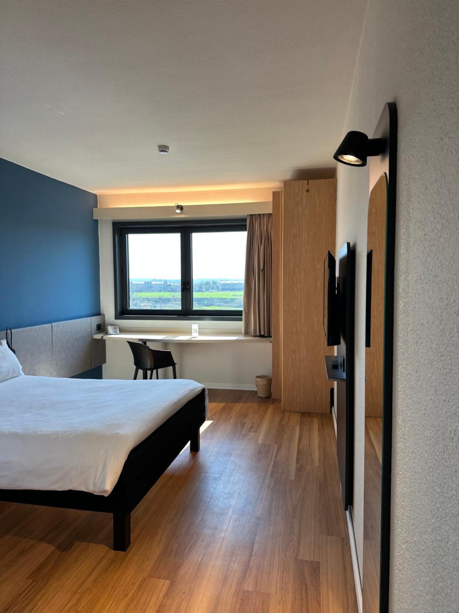 Hotel Ibis Roma Fiera Zewnętrze zdjęcie