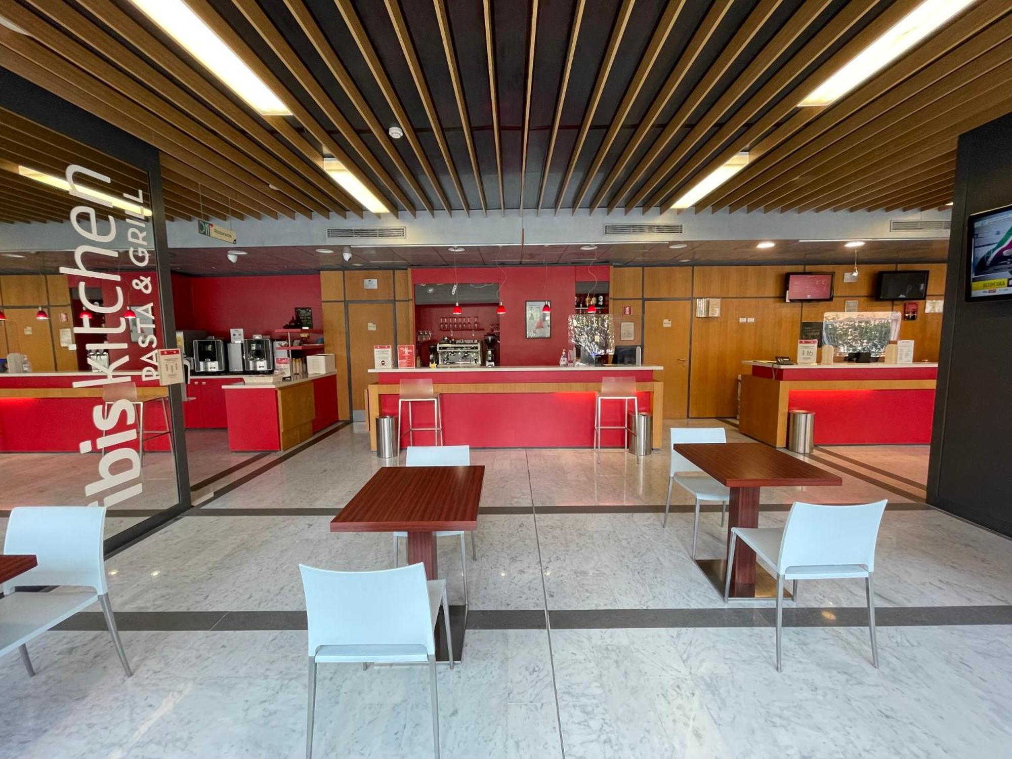 Hotel Ibis Roma Fiera Zewnętrze zdjęcie