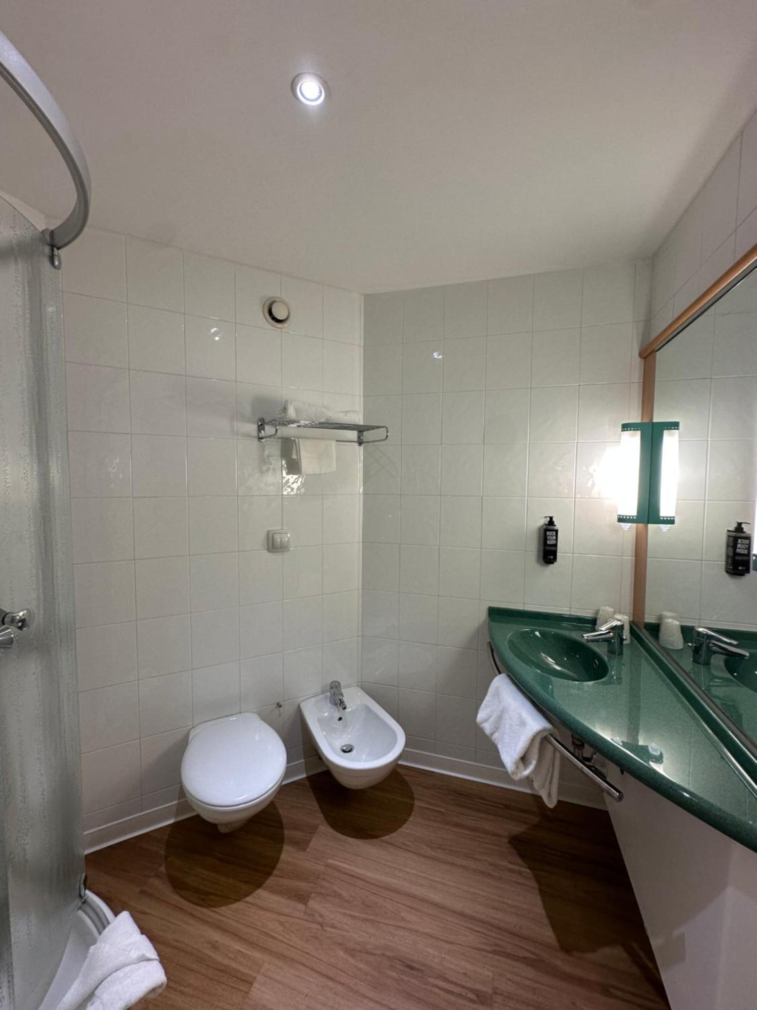 Hotel Ibis Roma Fiera Zewnętrze zdjęcie