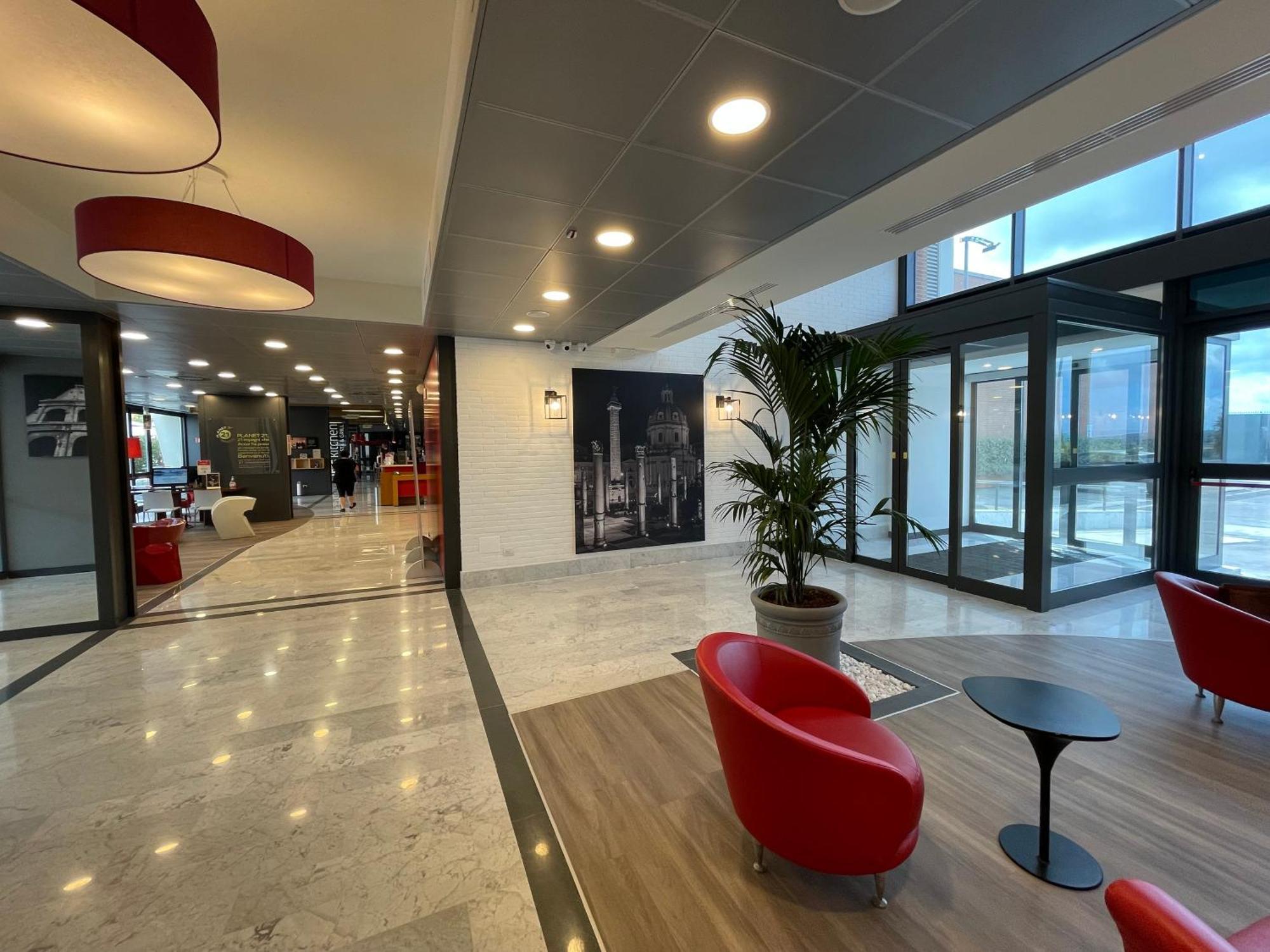 Hotel Ibis Roma Fiera Zewnętrze zdjęcie