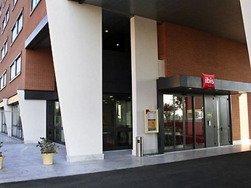 Hotel Ibis Roma Fiera Zewnętrze zdjęcie