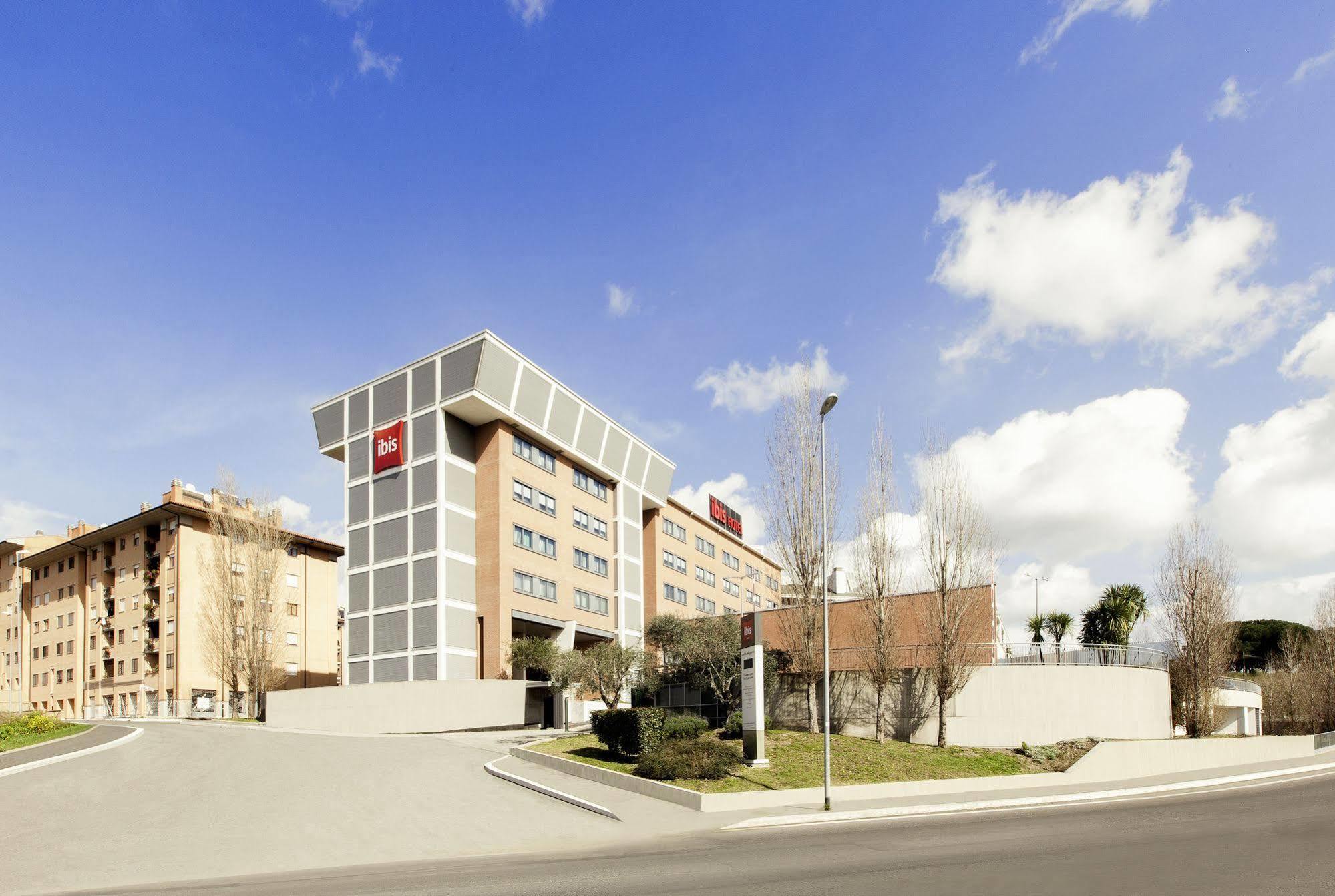 Hotel Ibis Roma Fiera Zewnętrze zdjęcie